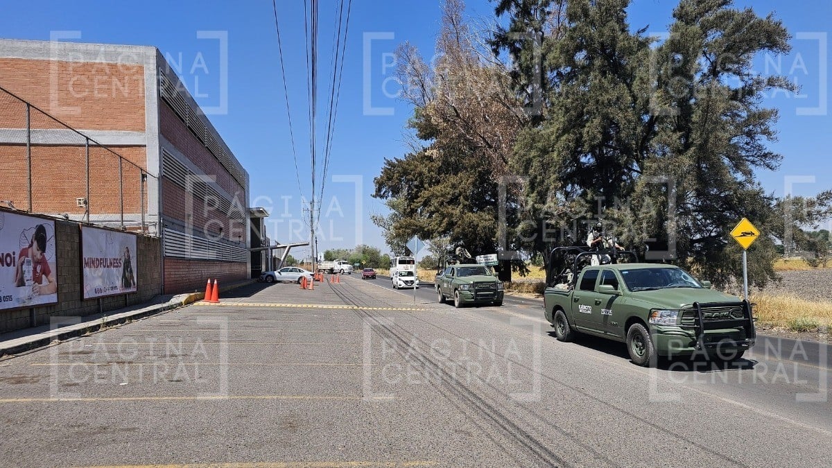 ¡Tragedia en colegio! Muere niña al caerle portería encima, sus compañeros vieron todo