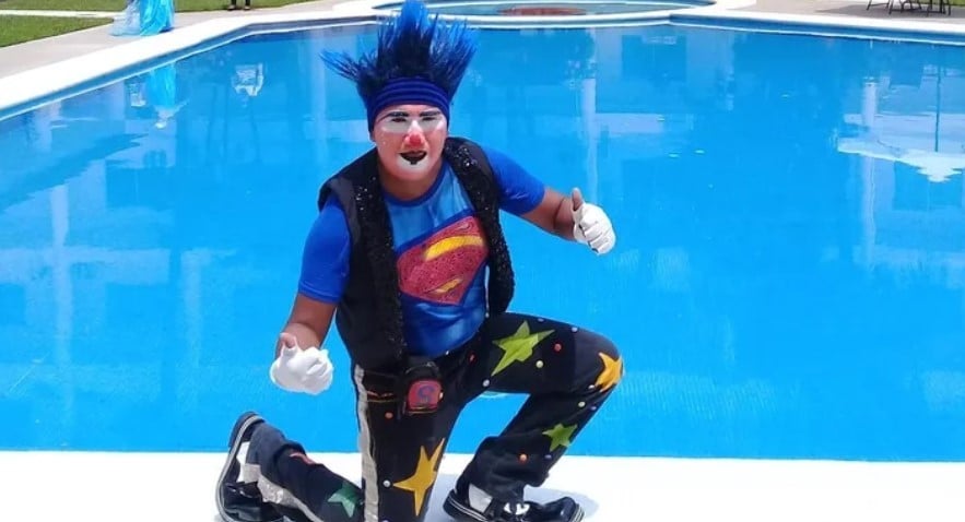 Agonizó por 10 hrs: Linchan a payaso 'Soldadin', acusado de abuso