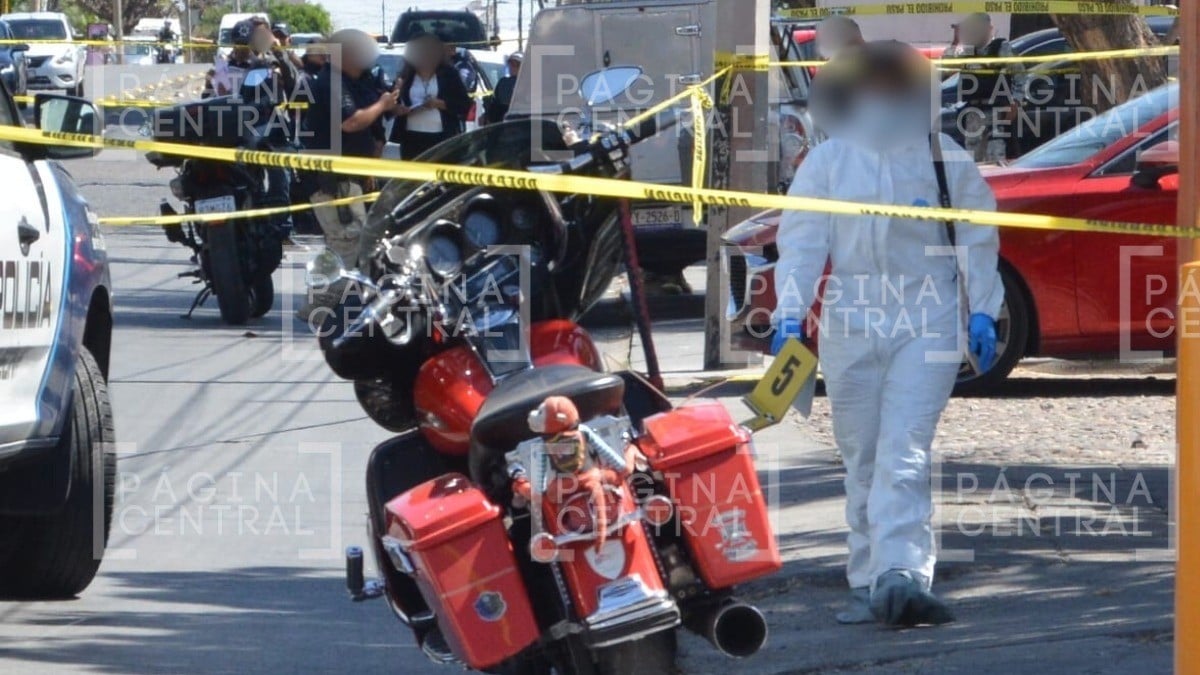 ¡Ataque en Paseo del Moral! Matan a balazos a biker, su cuerpo quedó en la banqueta