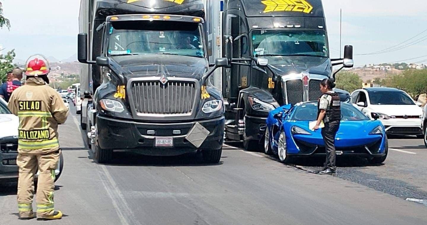 Tráiler impacta a un McLaren ¡valuado en 6 millones de pesos!