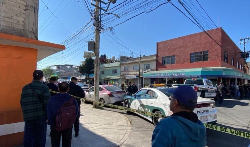 Asaltante es abatido tras quitarle arma a policía, secuestrar taxi y huir