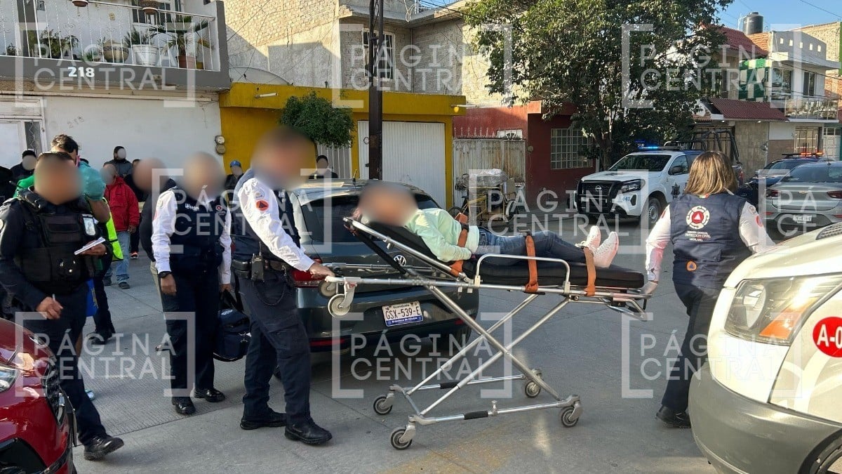 Mujer iba en su bicicleta y la atropelló un auto en la colonia Deportiva II, esto le pasó