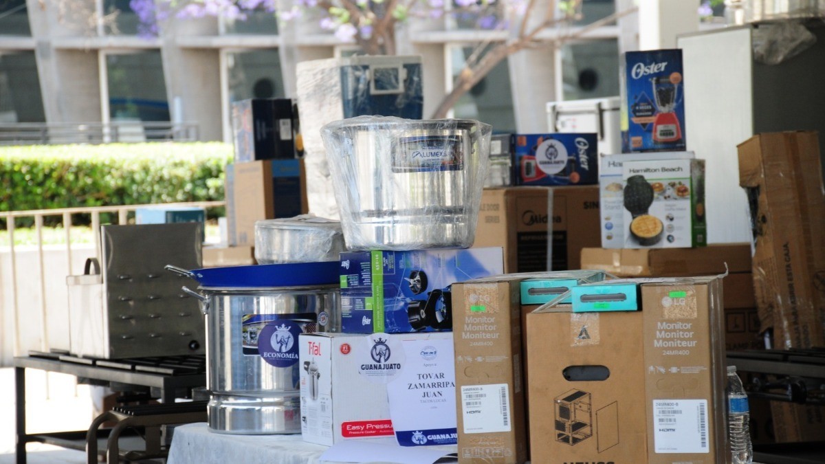 Libia Dennise fortalece el “corazón del estado“ con apoyos a comerciantes y tianguistas