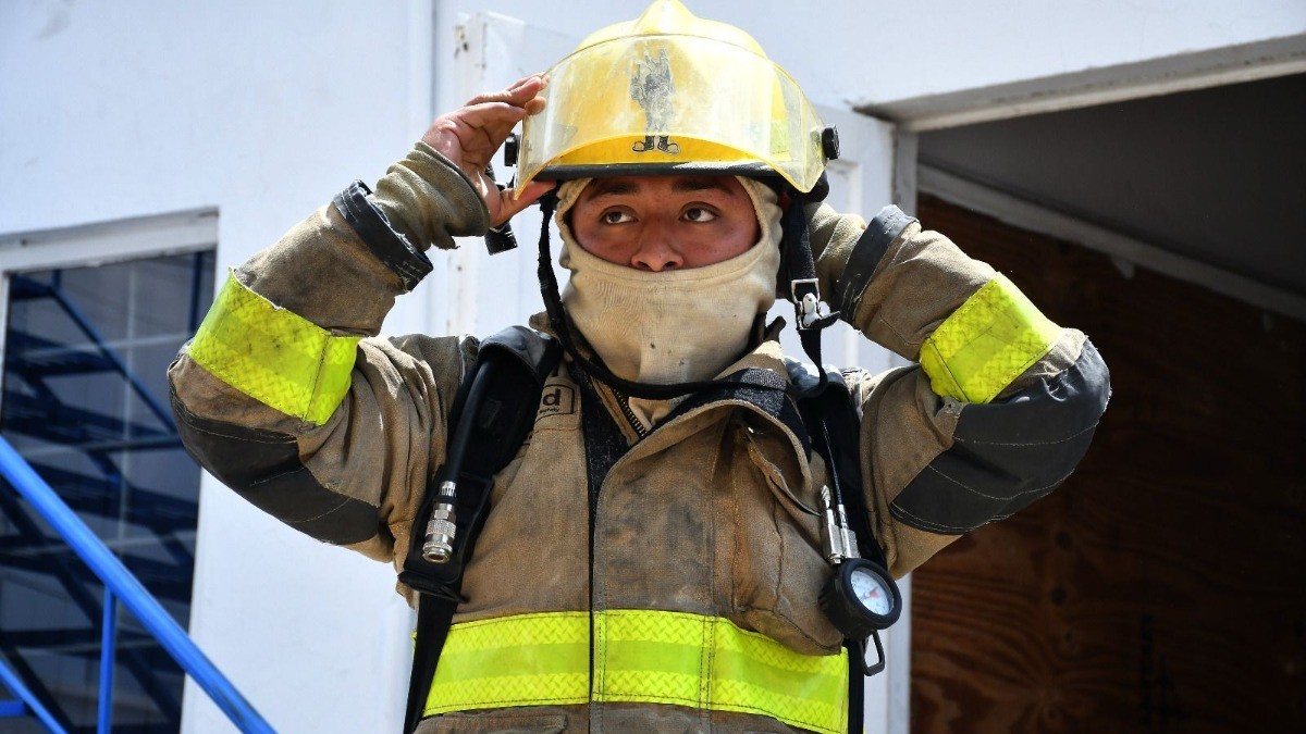 ¡Héroe! Muere Fabián, bombero herido al explotar contenedor de diésel durante incendio