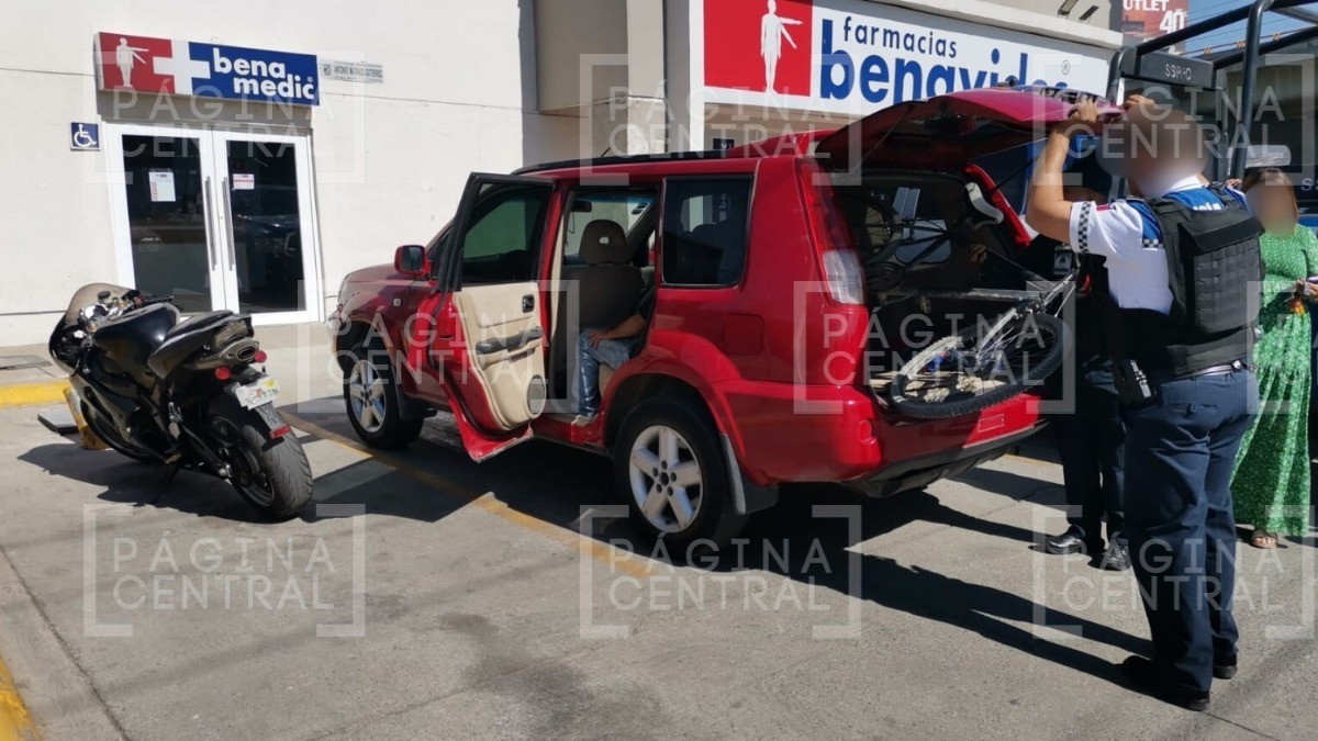 Moto deportiva iba en el Morelos y al dar la vuelta atropella a un abuelito en su bici