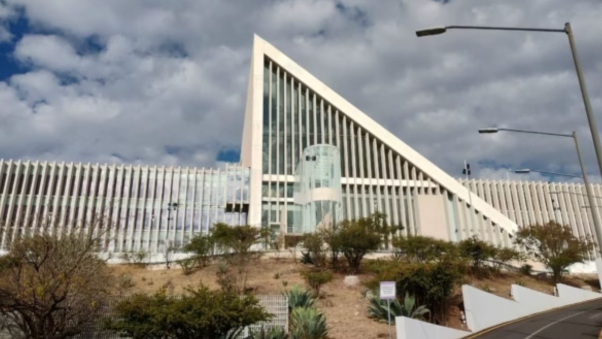 Congreso del estado renueva siete vehículos para diputados y personal