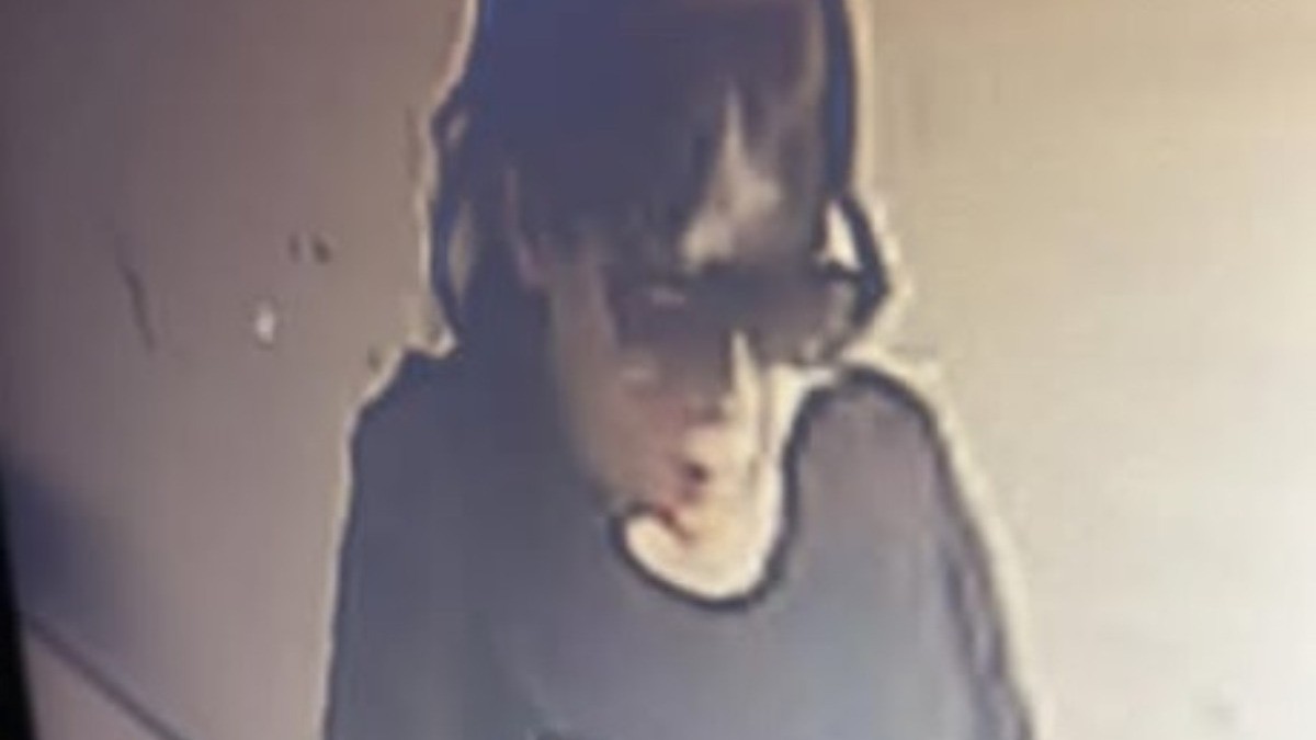 Mujer finge ayudar a abuelitos para robarles, la nieta cuenta cómo operó