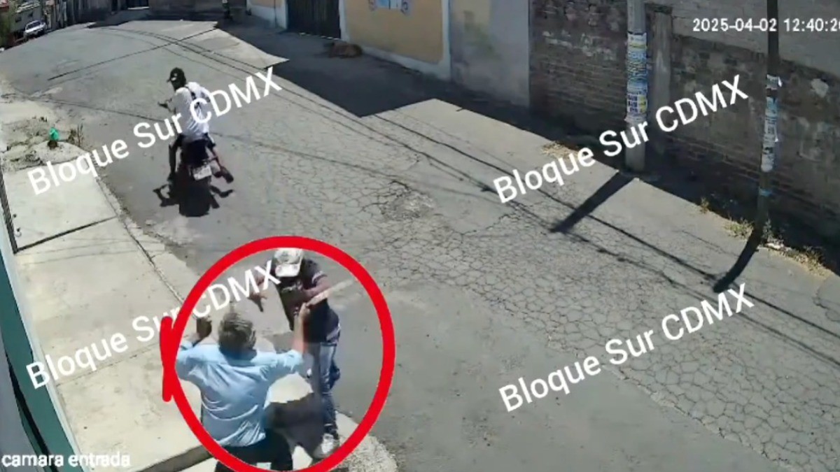 ¡Machete en mano! Abuelito justiciero enfrenta a jóvenes asaltantes y huyen despavoridos