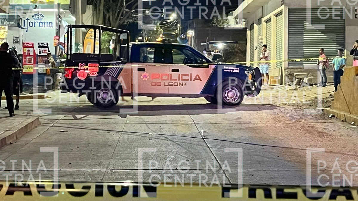 ¡Ataque en Lomas de Medina! Hombre huye calle abajo buscando ayuda; está grave