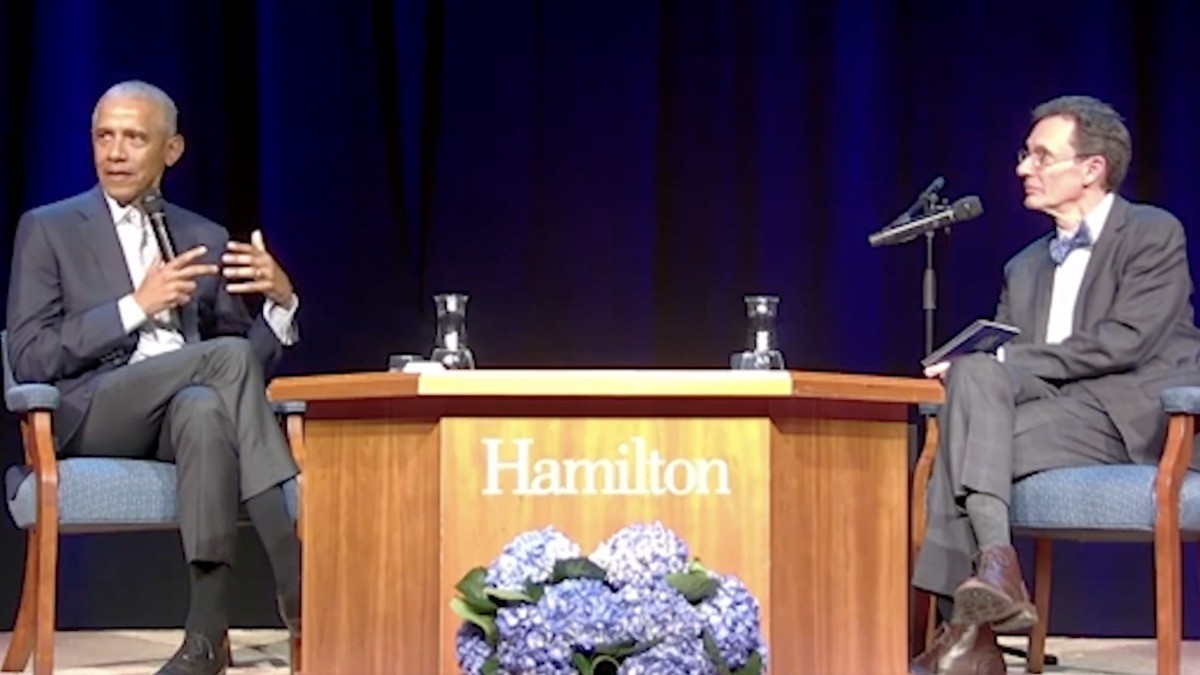 Obama llama a los estadounidenses a sacrificarse y critica las políticas de Trump