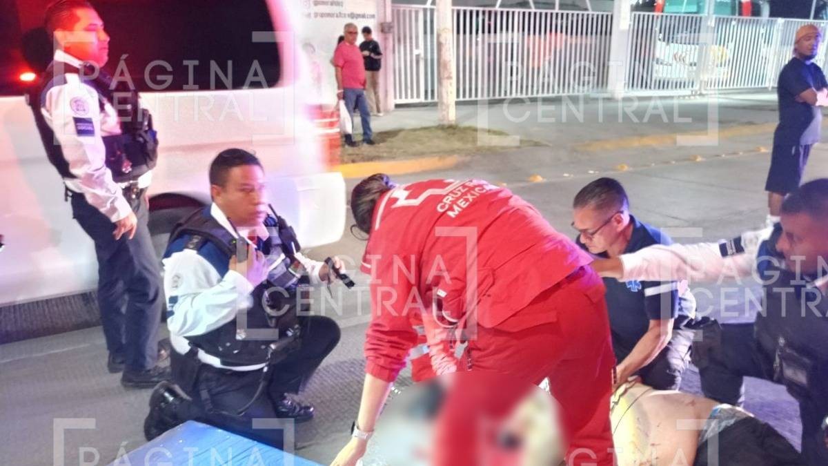 Motociclista choca contra bici, cae al pavimento y muere en Los Ángeles