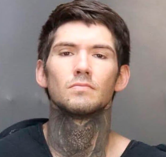 “Hablaba demasiado“, hombre lanza sopa hirviendo a su pareja 30 años mayor