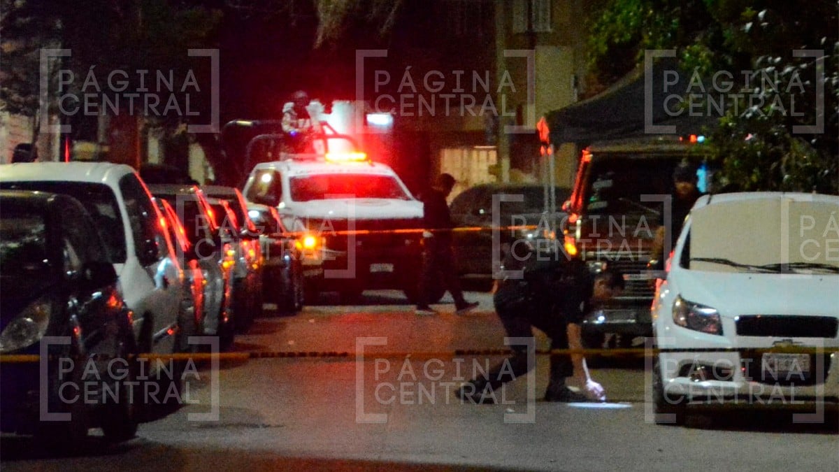 Motosicarios balean a joven que iba saliendo de su casa en la colonia León I