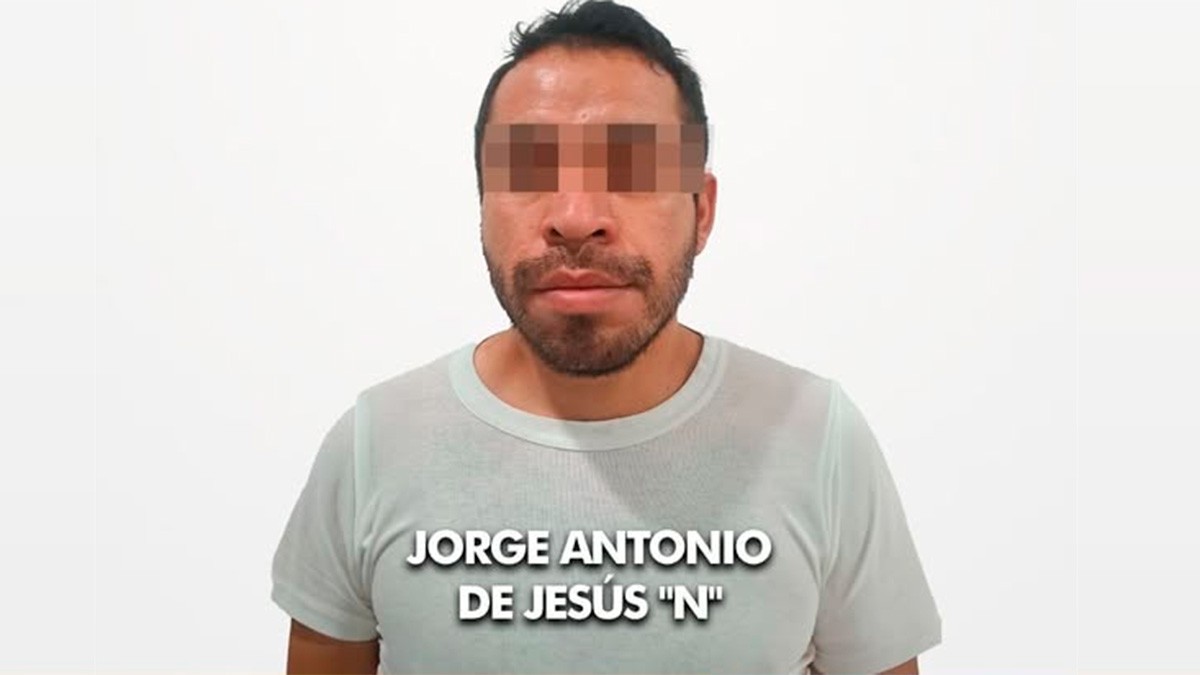 Detienen hombre que asesinó a Soledad cuando barría afuera del templo de León II