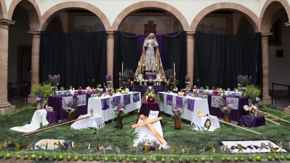 ¡Tradición viva! León honra a la Virgen de los Dolores con hermoso altar en la presidencia