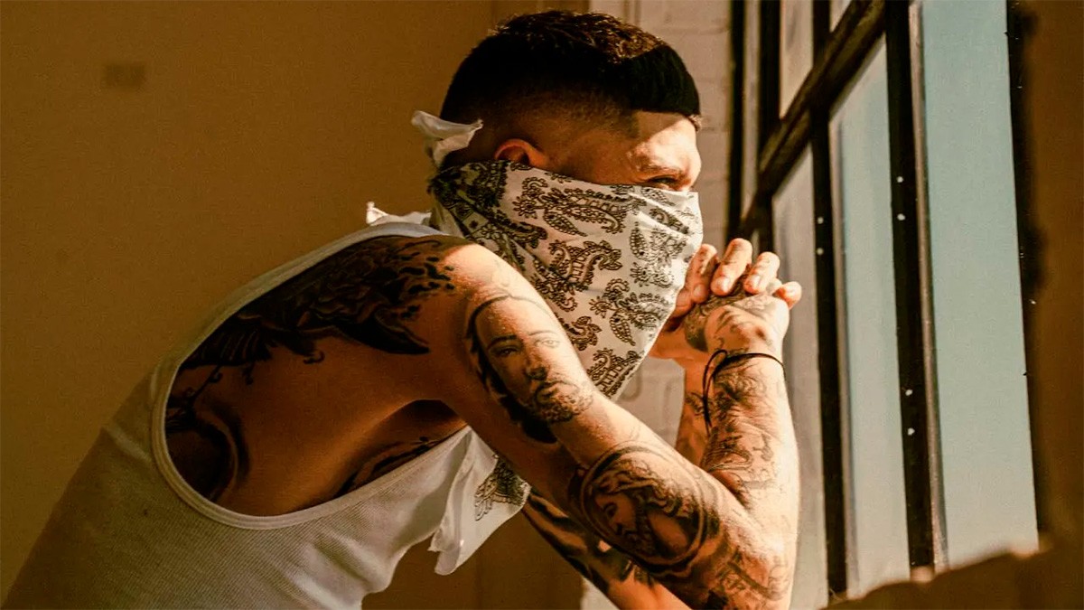 Iglesia condena foto polémica de Santa Fe Klan; el rapero ofrece disculpas