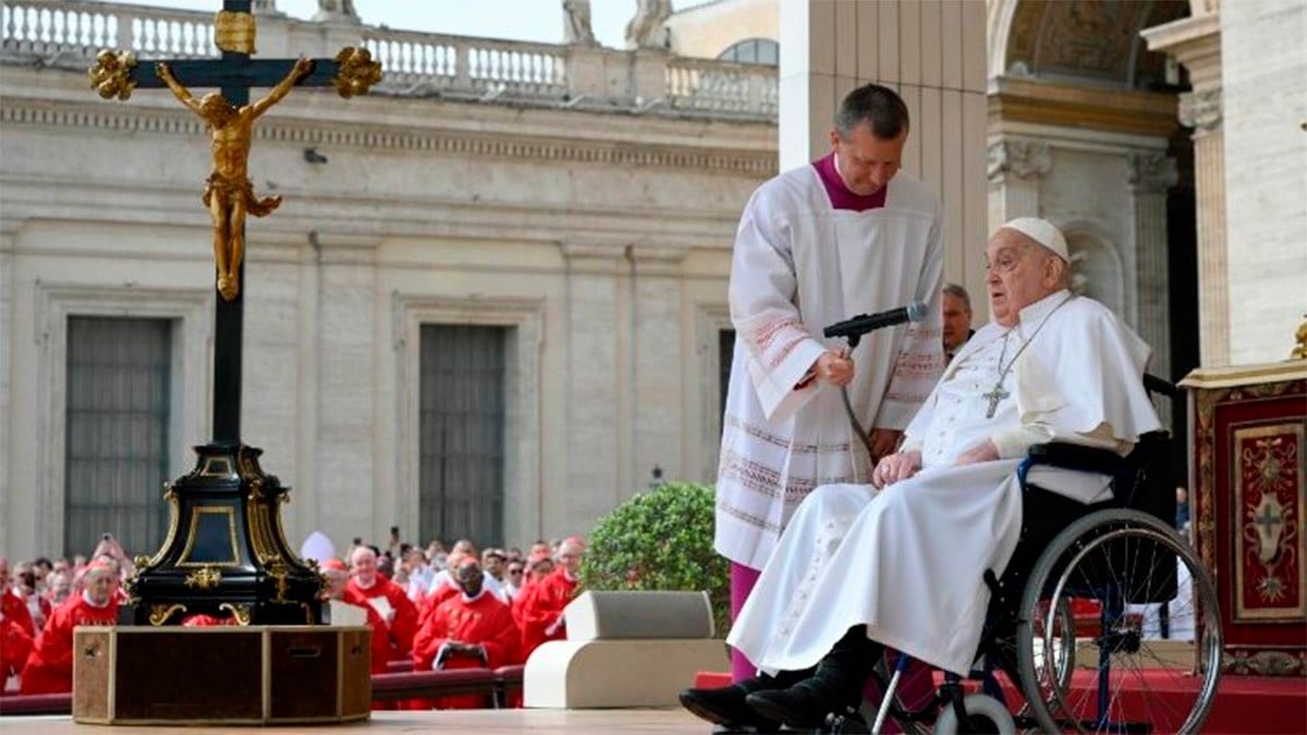 VIDEO “Feliz Domingo de Ramos y Feliz Semana Santa“ Papa Francisco reaparece en público