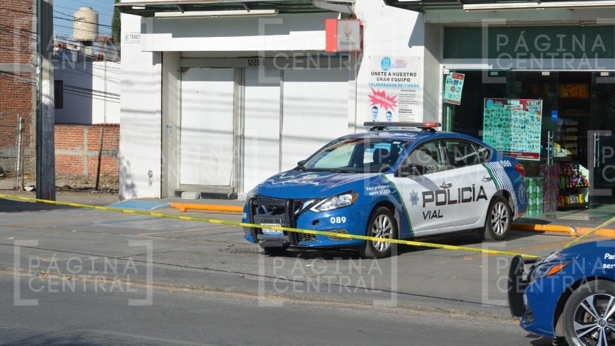 ¡Iba por firma! Sorprenden con ataque a policía vial al llegar a farmacia en Santo Domingo