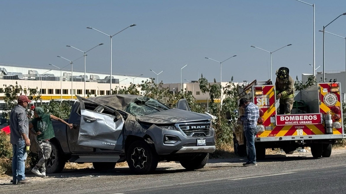 Choque y volcadura paralizan este Libramiento Sur