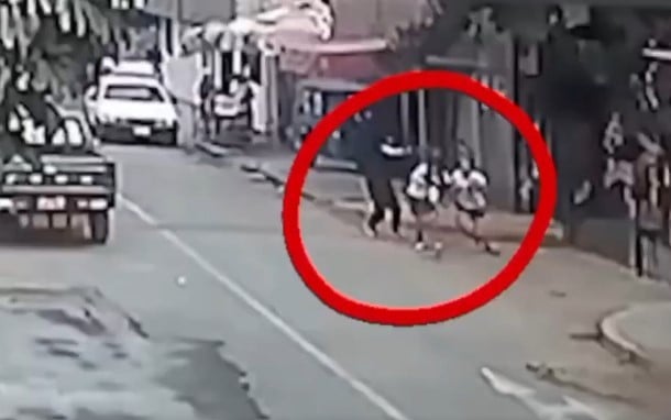 VIDEO Le dispararon 7 veces por la espalda: Asesinan a Grace frente a su hermanita