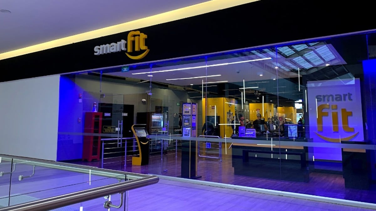 A uno le dispararon en la cara: Asesinan a 2 hombres dentro de Smart Fit