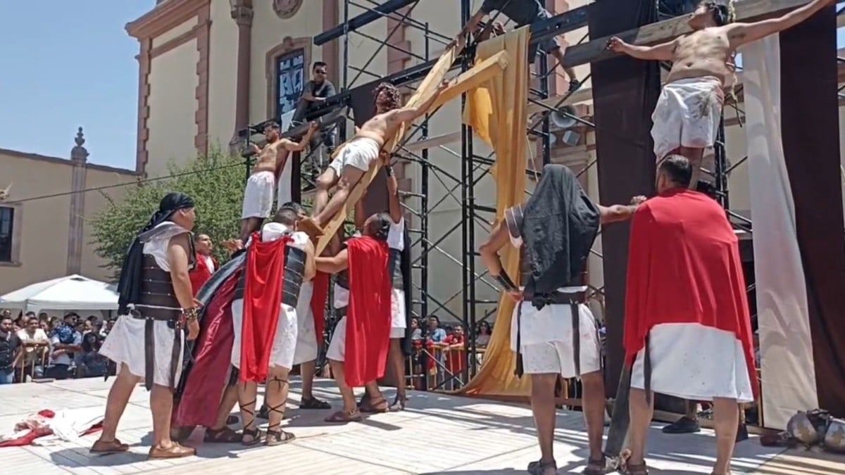 ¡Con la fe viva! Jesús es crucificado en el Barrio del Coecillo