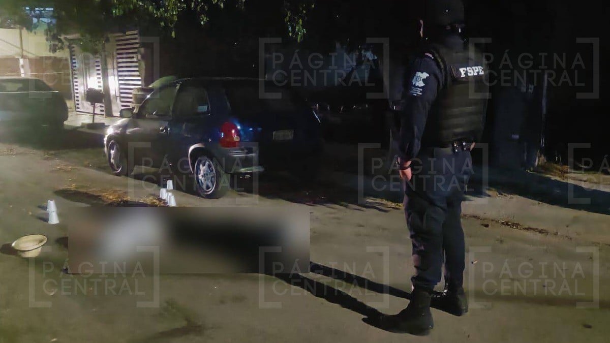 ¡Temor entre vecinos! Escuchan seis balazos y al salir ven a hombre baleado en la calle