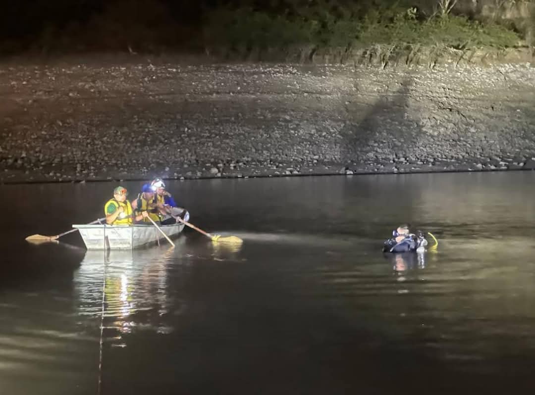 ¡Da la vida por su amigo! Intenta salvarlo de morir ahogado, pero ninguno sale vivo