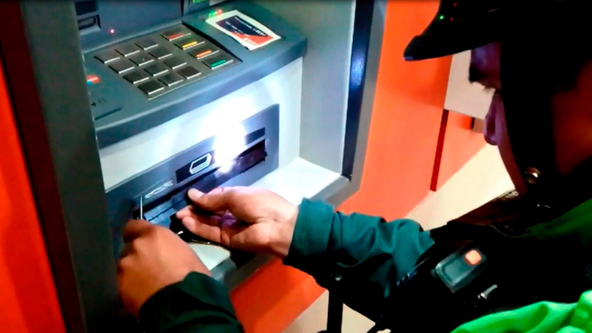 Presiona este botón antes de irte del cajero; podría salvar tu cuenta bancaria