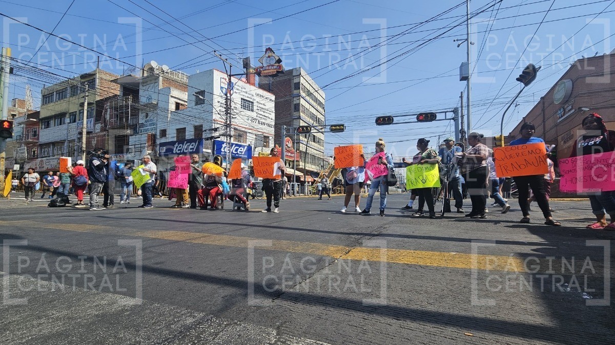 “¡Queremos trabajar!“ Protestan comerciantes otra vez y cierran la avenida Miguel Alemán