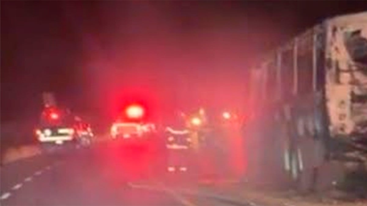 Incendian camión y bloquean parcialmente la carretera Acámbaro-Celaya