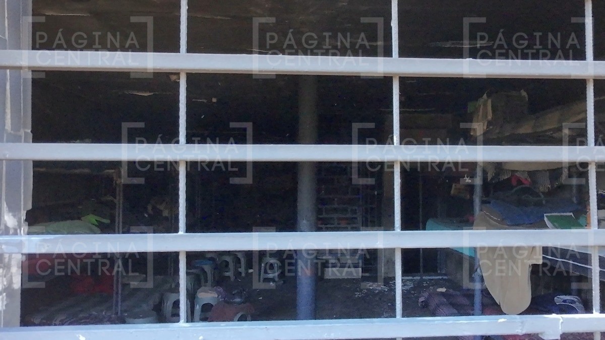 “¡Abre y que se vayan, se van a quemar!” Internos de anexo queman colchones para escapar