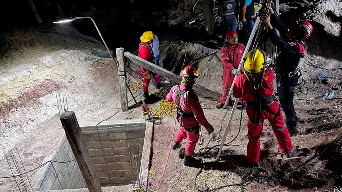 Campesino queda atrapado en un pozo y durante el rescate mueren 6, entre ellos dos policías