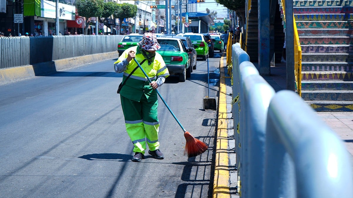 Avenida Miguel Alemán luce más limpia, segura y ordenada