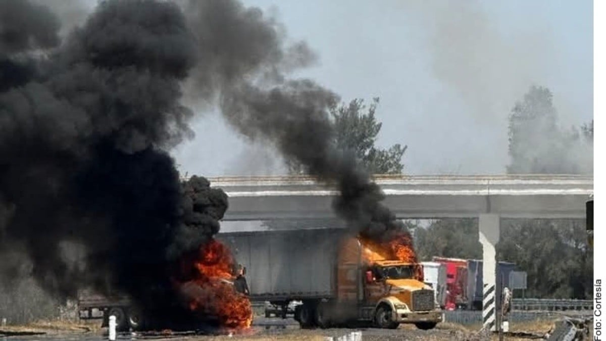 Policías muertos y detenidos por narcobloqueos