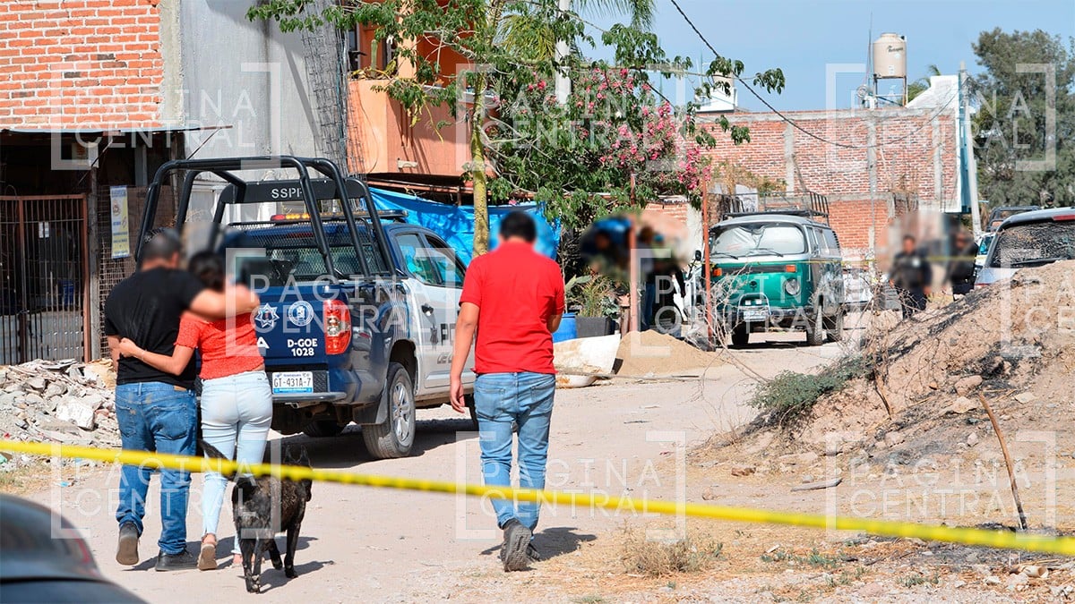 “¡Nunca hicieron nada!” Matan a tiros a mujer en tienda y su hija reclama esto a policías