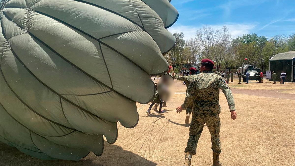 Tanques y paracaídas emocionan a niños y jóvenes en la expo ‘La Gran Fuerza de México’