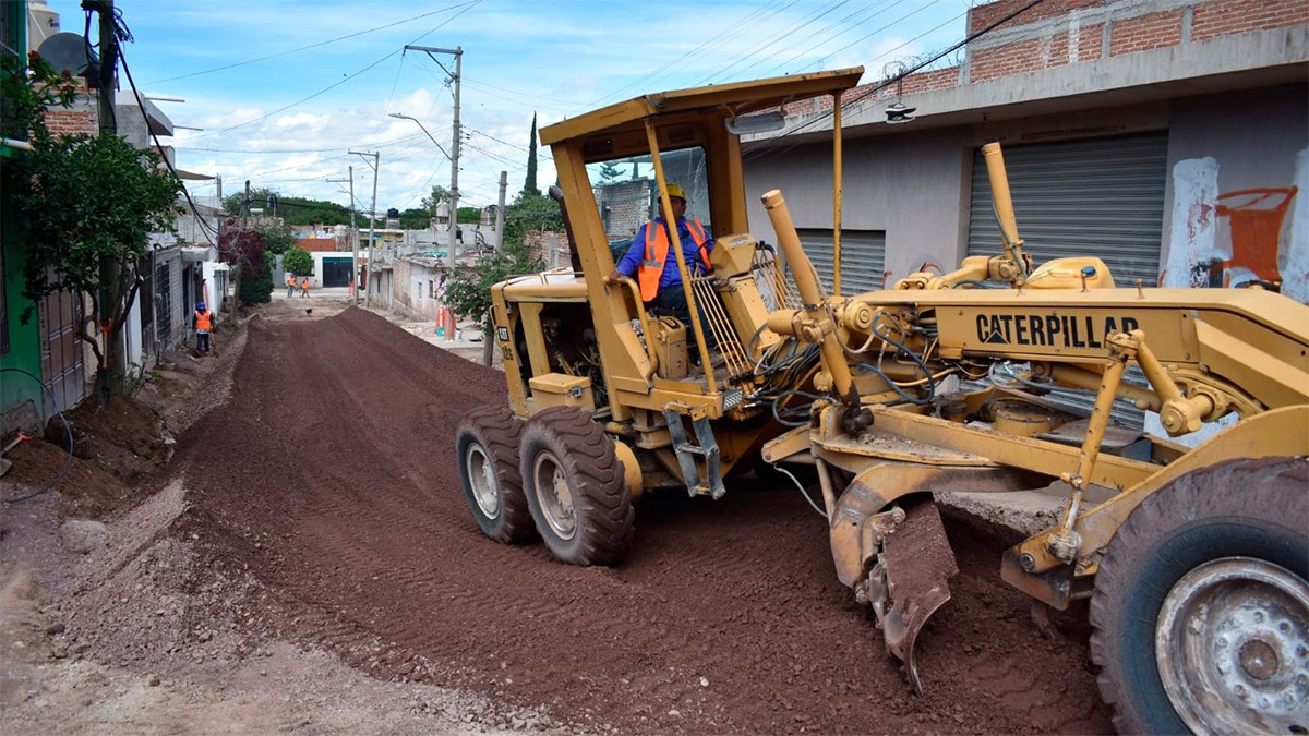 Adiós al polvo y al lodo: inicia pavimentación de calles en las siete delegaciones de León