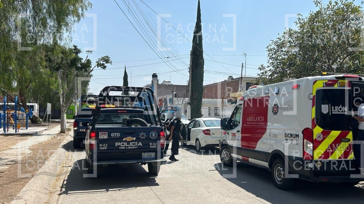 Hombres iban en un Tsuru cuando de pronto los atacaron a balazos y chocaron en este lugar