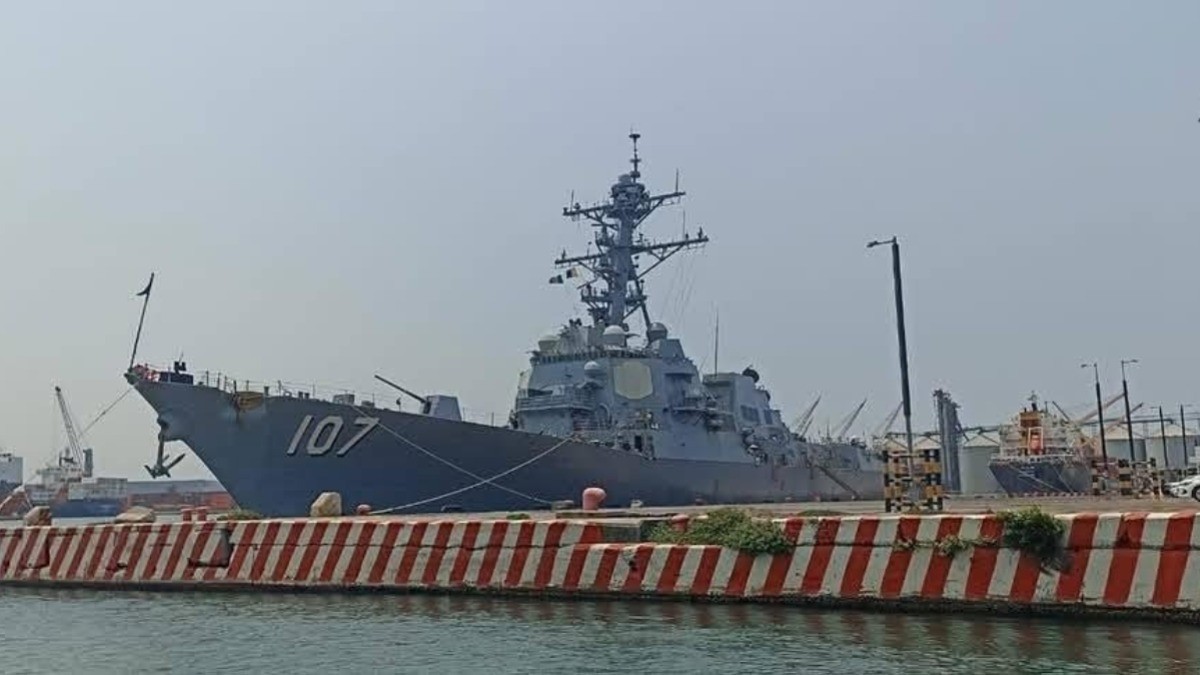 Atraca buque destructor de Estados Unidos en Veracruz