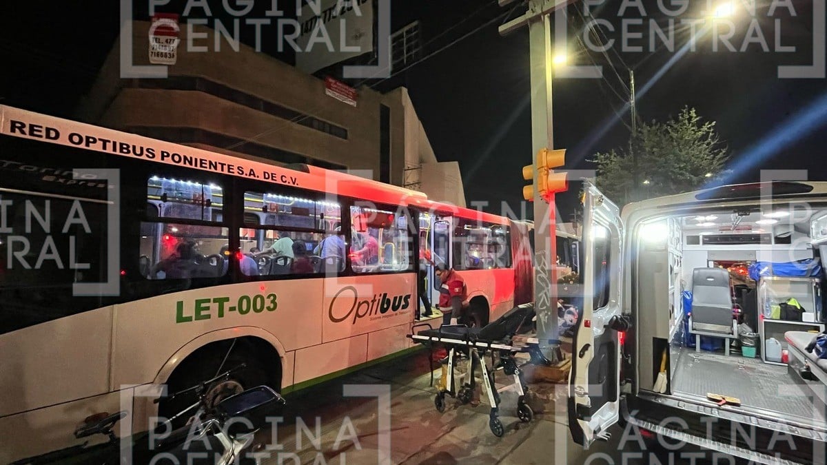 Conductor provoca choque contra Oruga en El Coecillo y huye; hay pasajeros heridos