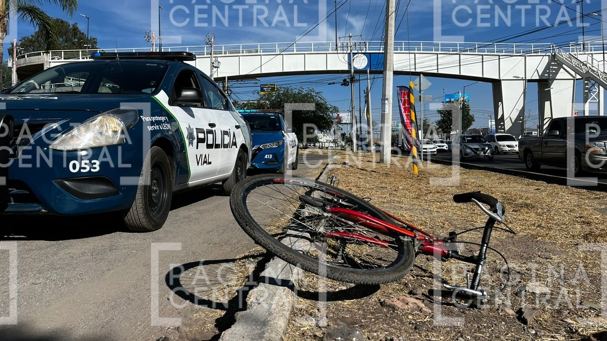 Ciclista ignora puente peatonal y es arrollado por camioneta en León ...