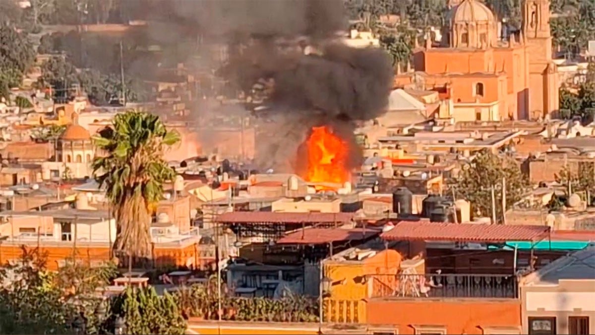 VIDEOS Explota pipa de gas en pleno centro de la ciudad; el chofer se encuentra grave