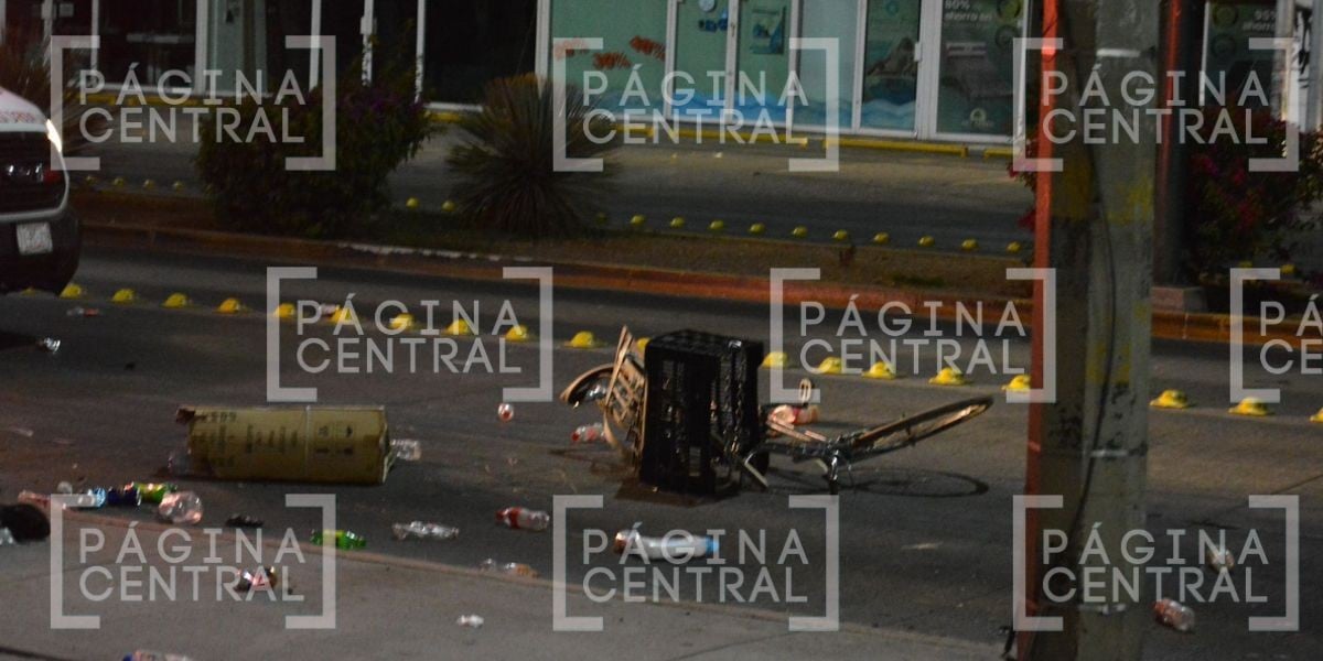 VIDEO Murió en el asfalto: Ciclista es arrollado por camioneta y conductor se da a la fuga