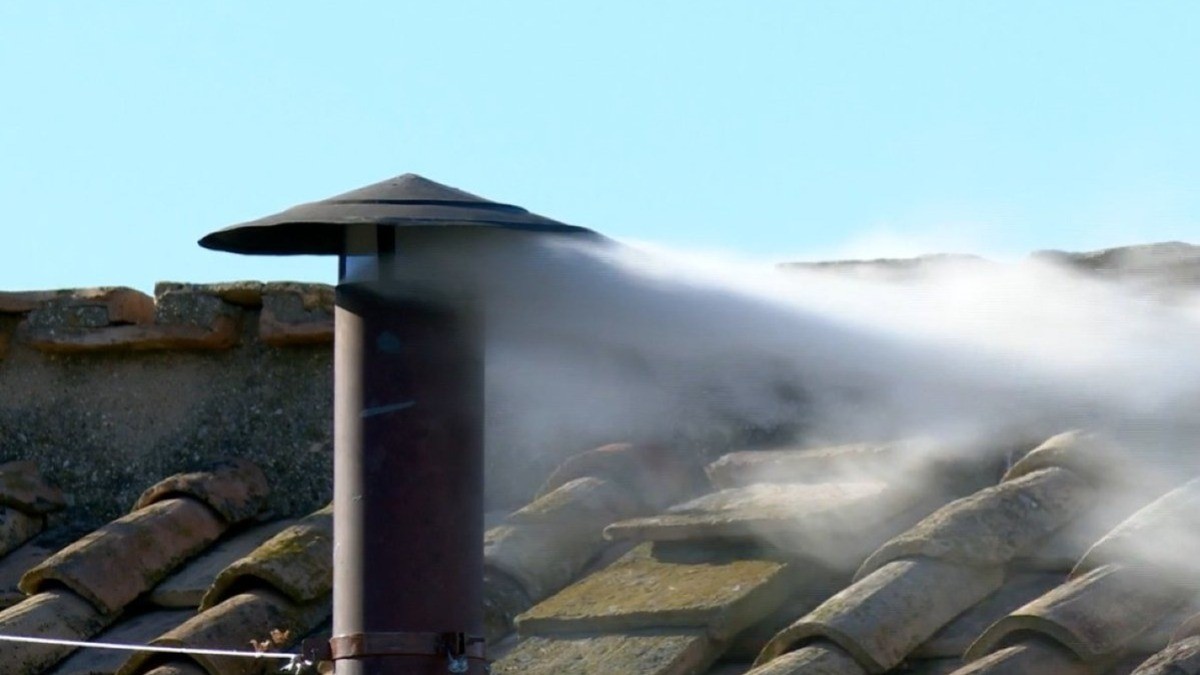 ¡Habemus papam! Fumata blanca en el Vaticano