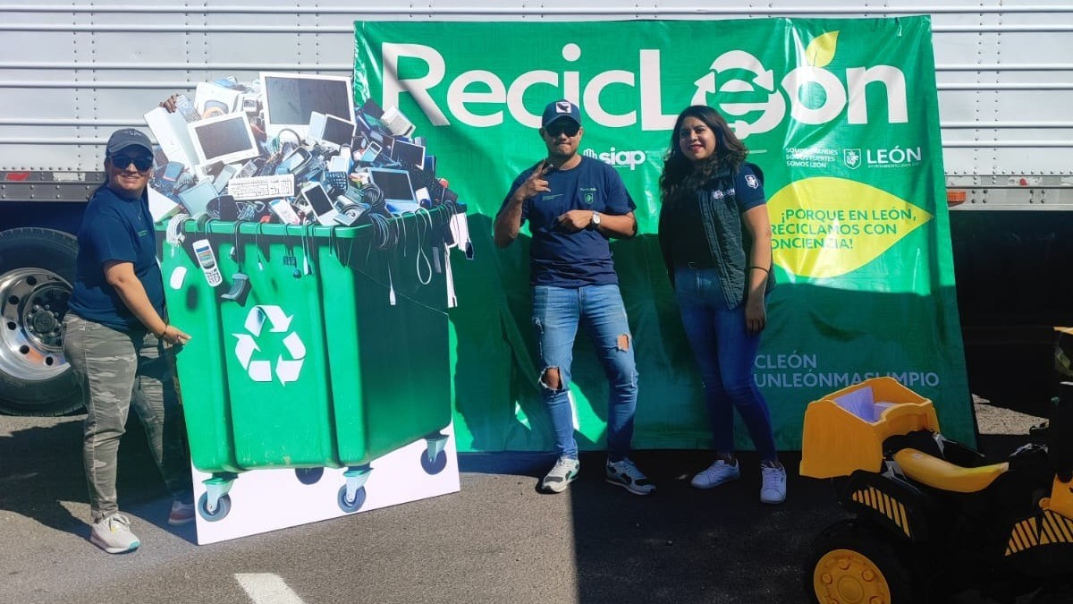 No tires tus aparatos electrónicos a la basura, ¡participa en el RecicLeón!