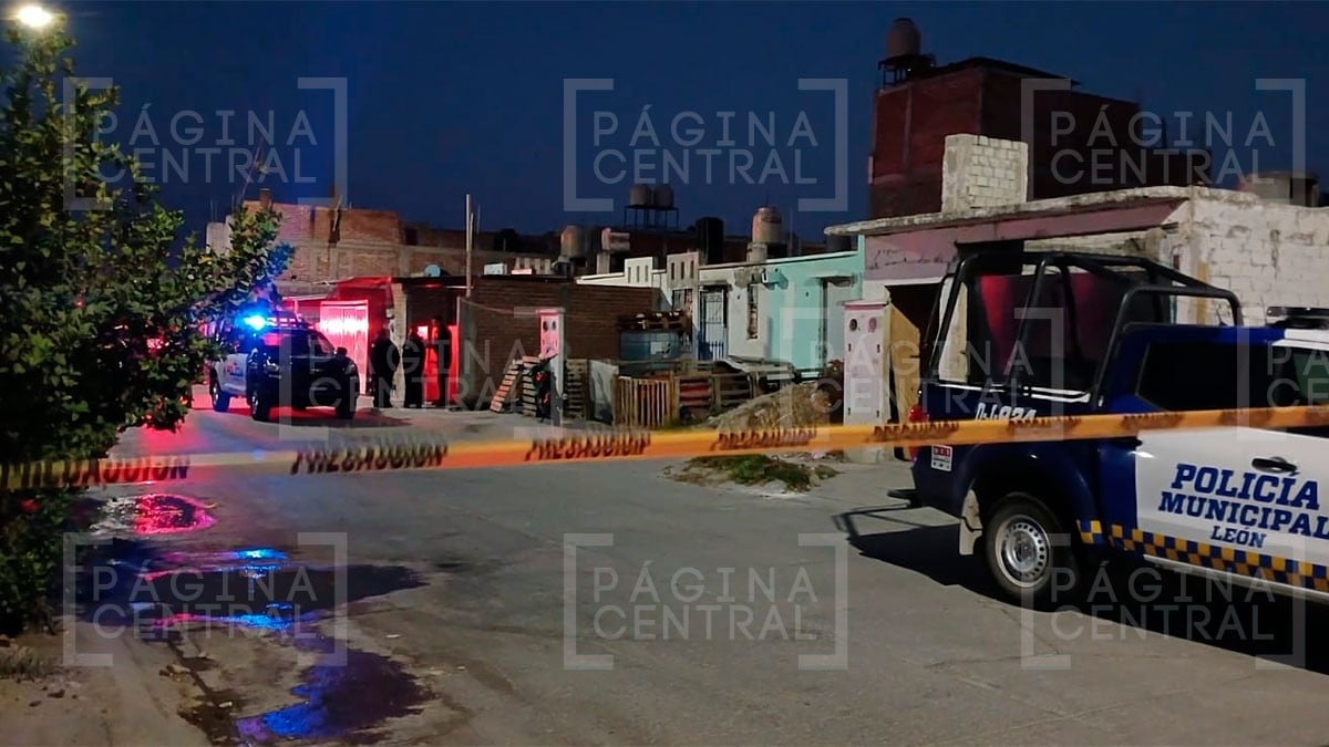 Policía acude por reporte de malos olores en una casa y, al entrar, encuentra esta escena