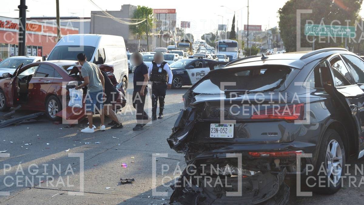 Pipa sin frenos choca contra varios autos en este bulevar de León; ¡hay siete heridos!