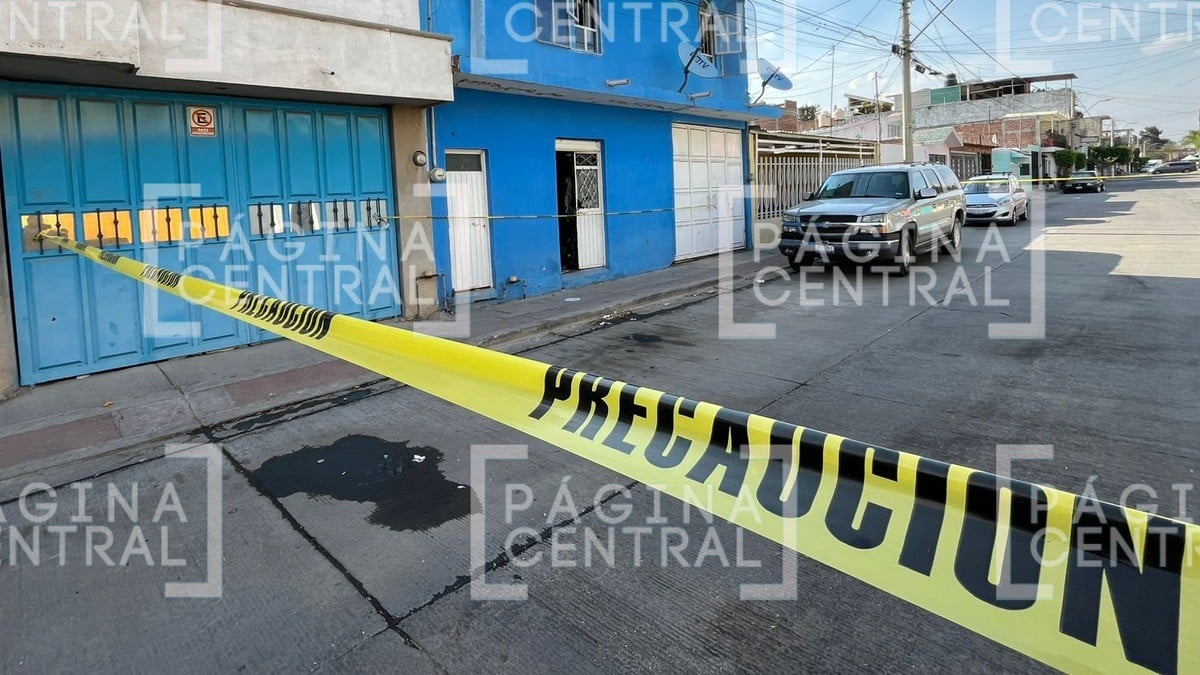 Hallan cadáver putrefacto en casa azul de esta colonia; investigan causa de la muerte