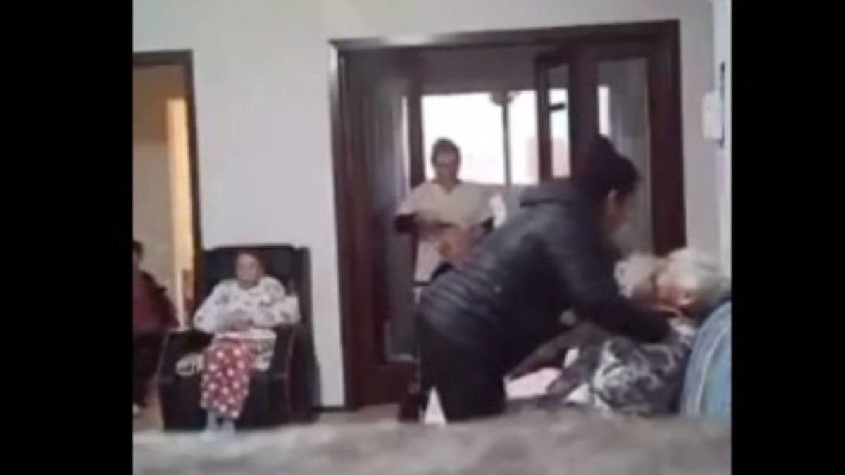 VIDEO “Hueles a ca…” Cuidadoras maltrataban a abuelitos en asilo, ya indagan autoridades
